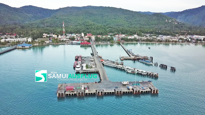 Kreuzfahrtschiff auf Reede vor Koh Samui